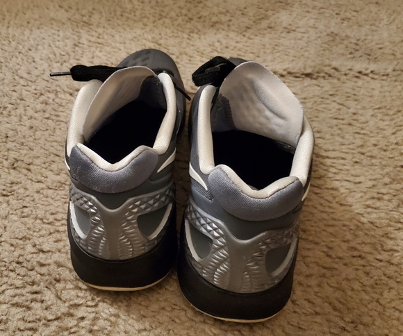 Ladies Tennis Shoes - Picture 3 of 7